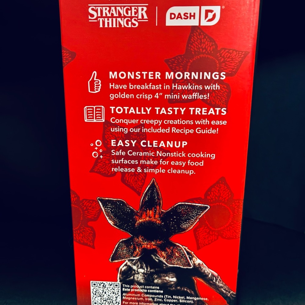 Stranger Things Dash Limited Ed. MINI WAFFLE MAKER Ceramic Nonstick NEW IN BOX - Picture 11 of 13